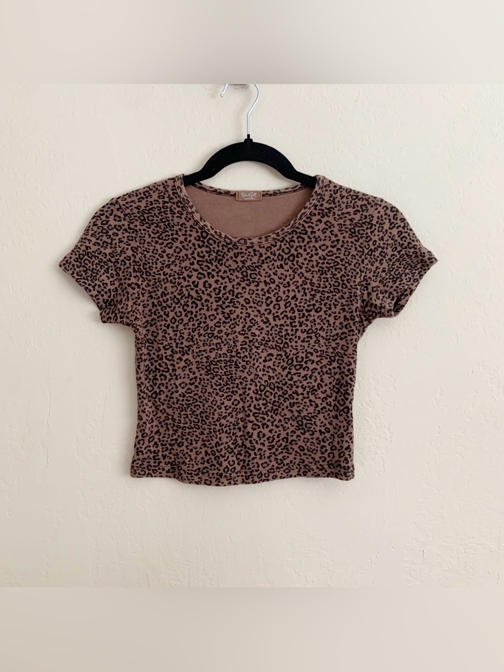 Brandy Melville John Galt Leopard Print Cropped Tee • One Size